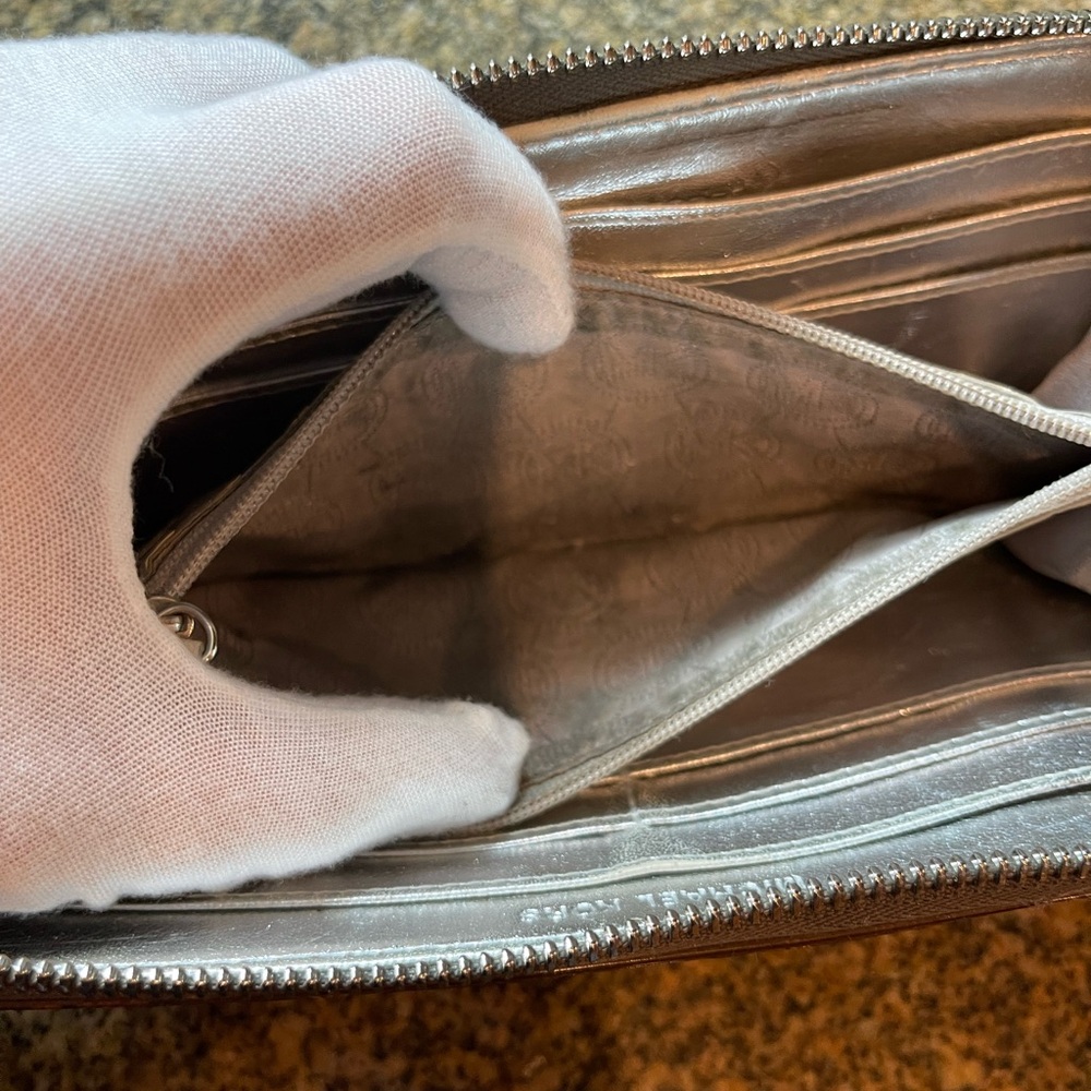Michael Kors Silver Wallet - Picture 9 of 9